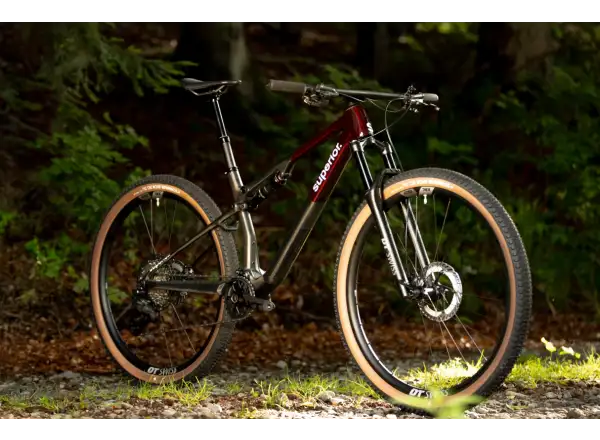 Superior XF 9.6 Team celoodpružený bicykel Gloss Carbon/Red Carbon