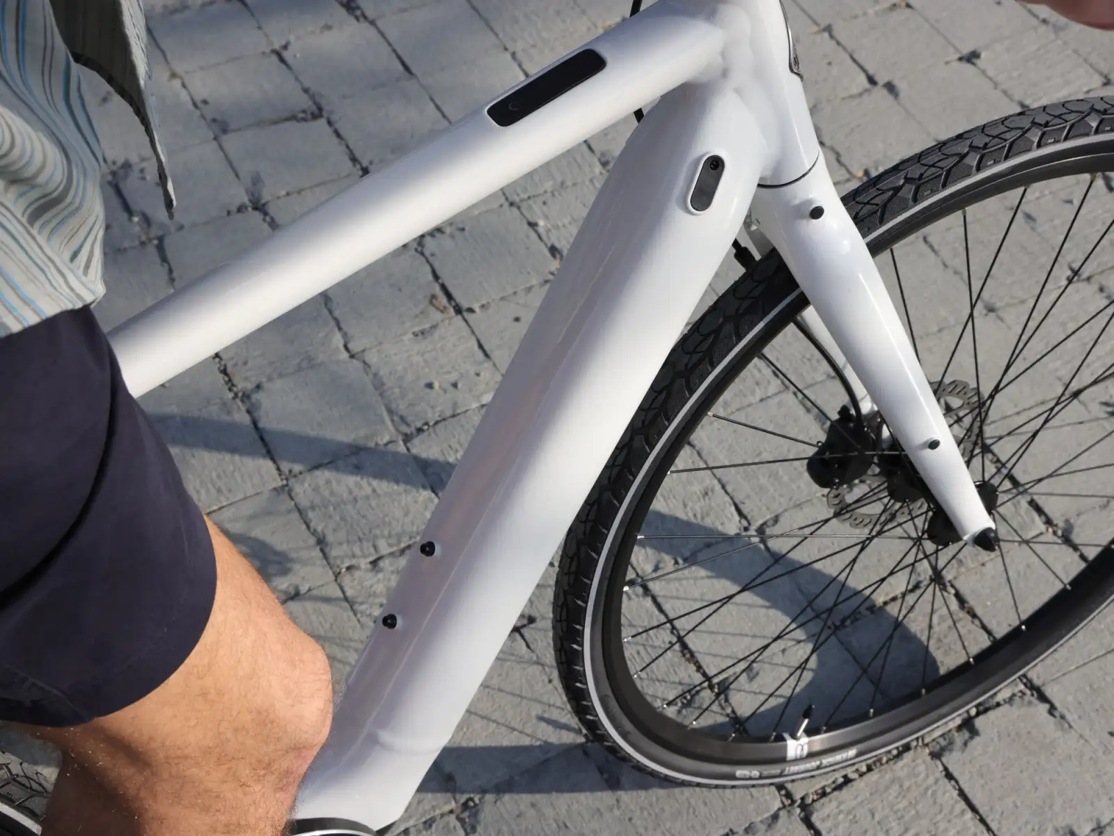 Momentum Voya E+3 mestský elektrobicykel Lunar