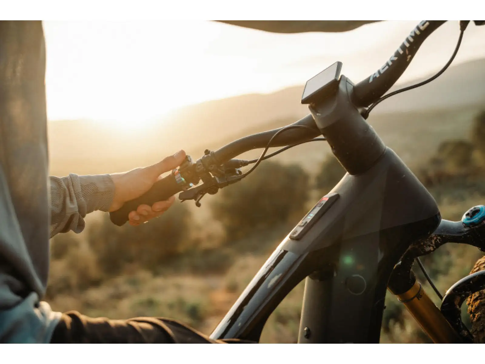 Cannondale Moterra Carbon 2 celoodpružený elektrobicykel Matte Black (BBQ)
