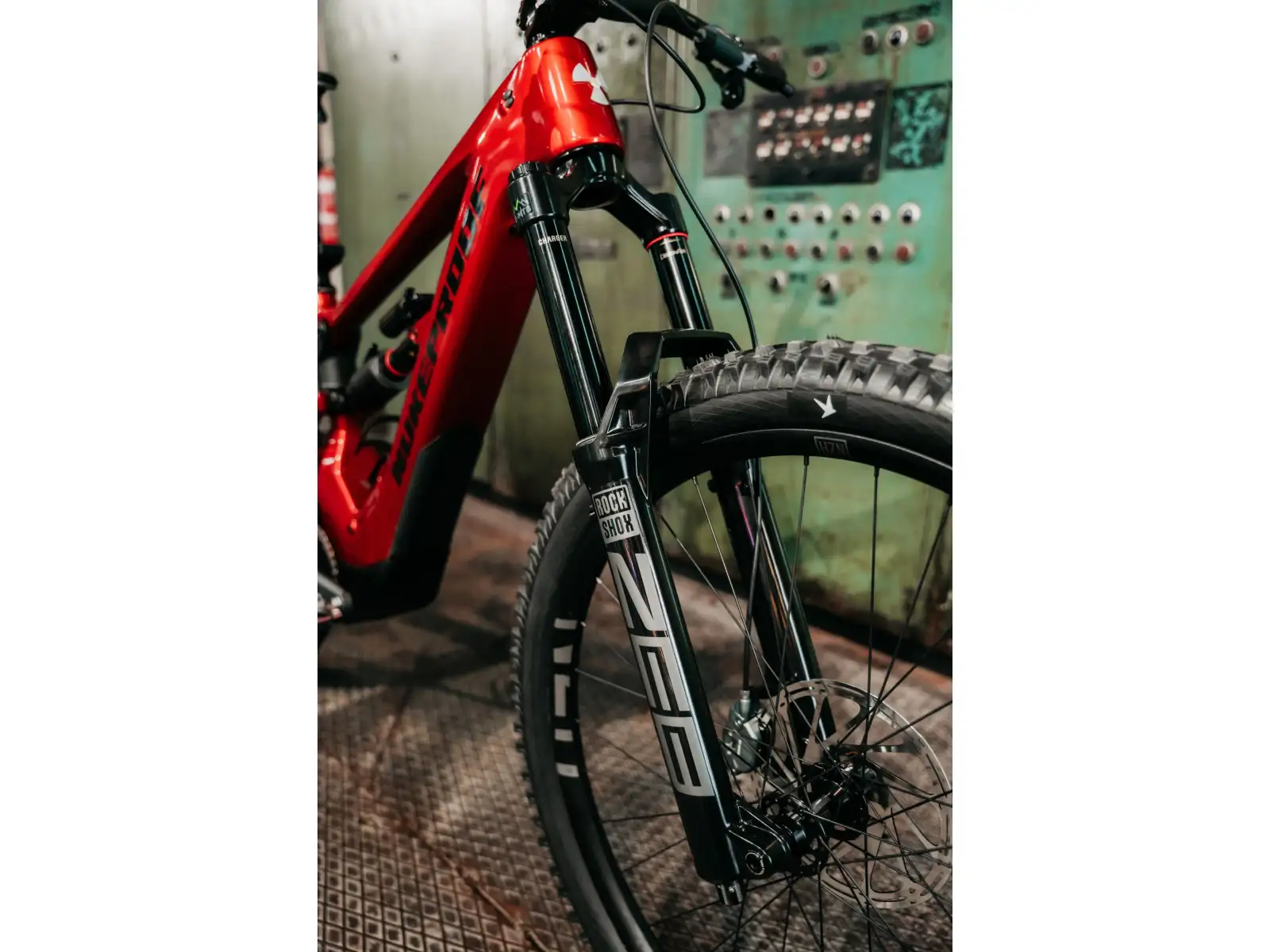 Nukeproof Megawatt Carbon Pro 297 T-GX celoodpružený elektrobicykel Red