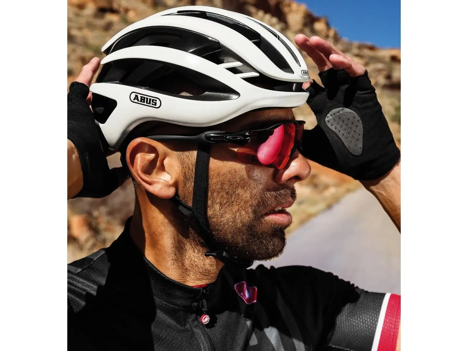 Abus AirBreaker cestná prilba Polar White Shiny