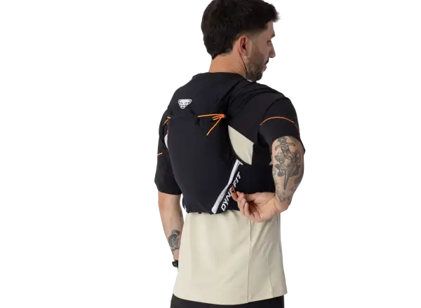 Bežecká vesta Dynafit Alpine 15 l Black Out