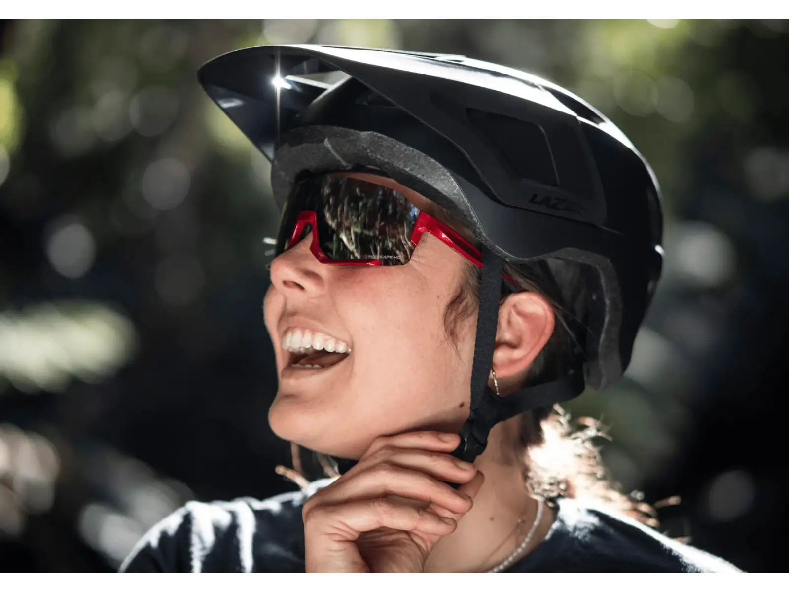 Lazer Finch KinetiCore prilba čierna