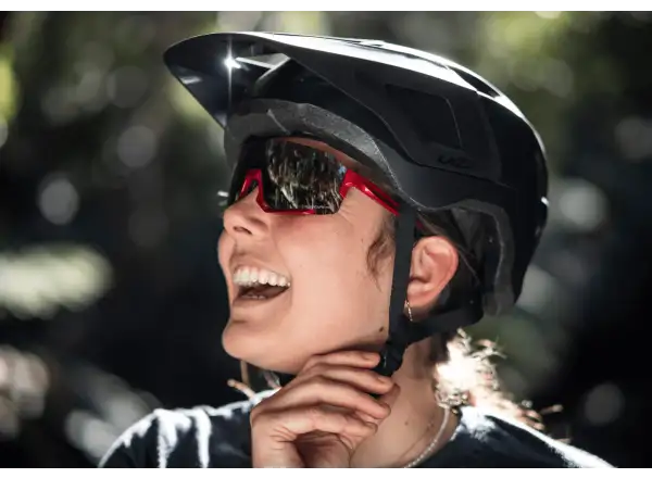 Lazer Finch KinetiCore prilba čierna