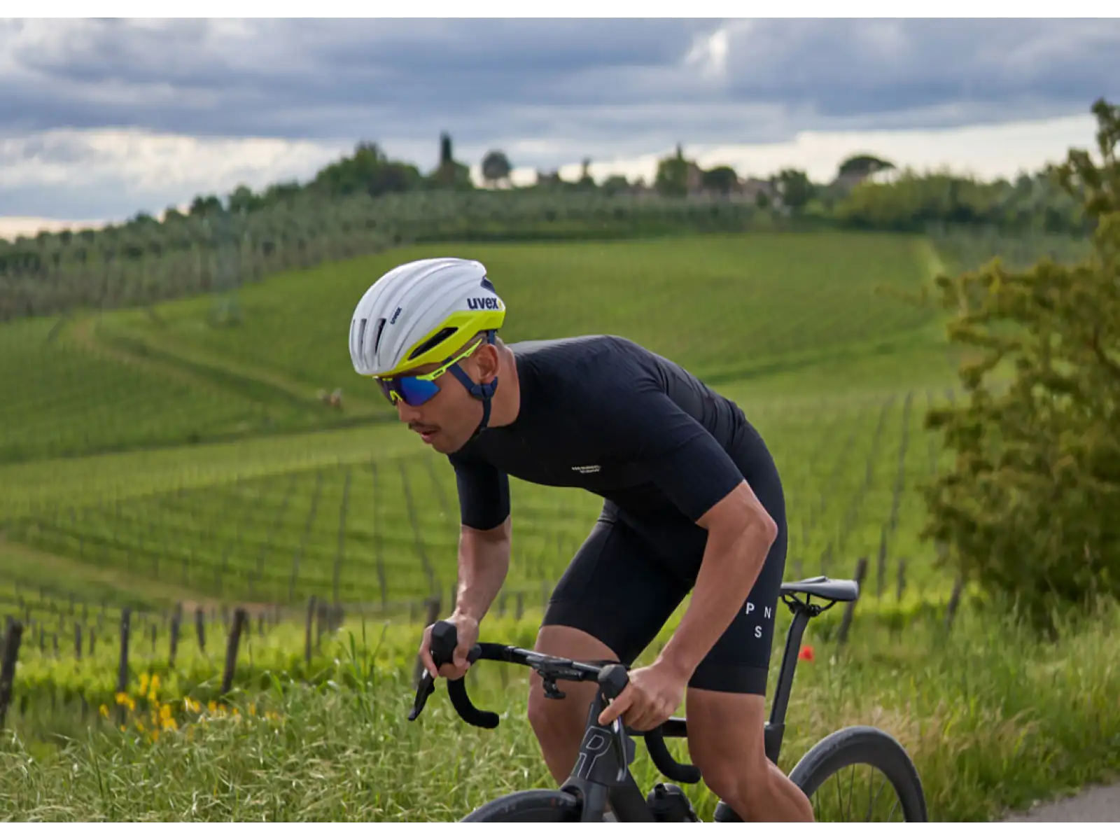 Uvex Surge Aero MIPS cestná prilba Team Edition