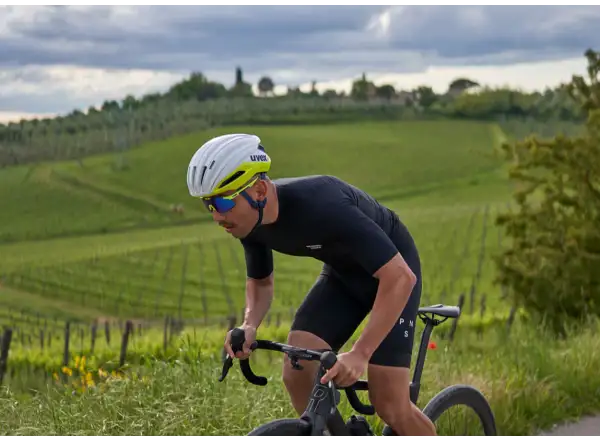 Uvex Surge Aero MIPS cestná prilba Team Edition