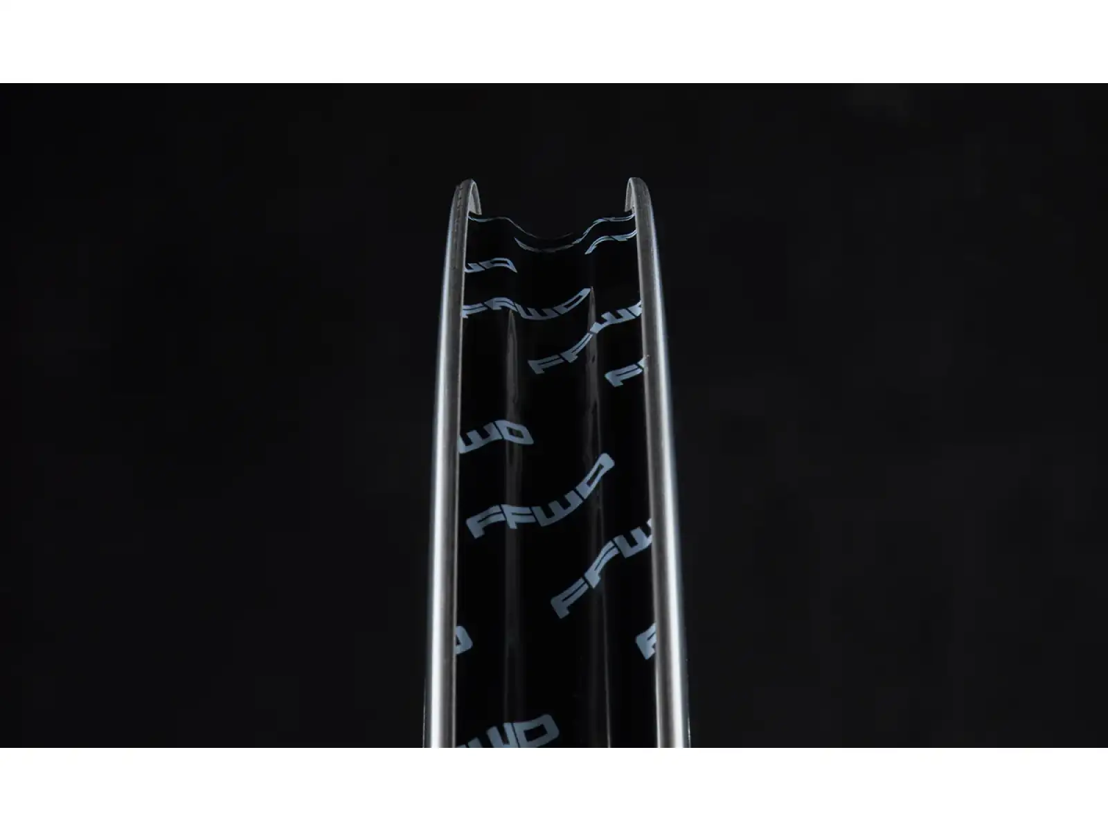 FFWD FALCON + RYOT77 Shimano 11/12sp vypletené kolesá