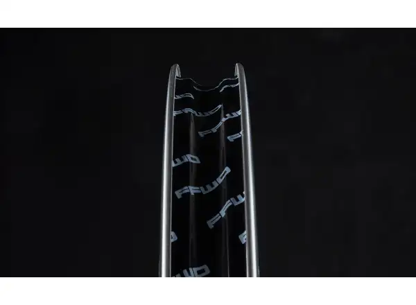 FFWD FALCON + RYOT77 Shimano 11/12sp vypletené kolesá