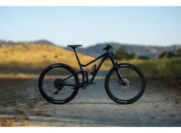 Giant Stance 29 1 celoodpružený bicykel Metallic Black