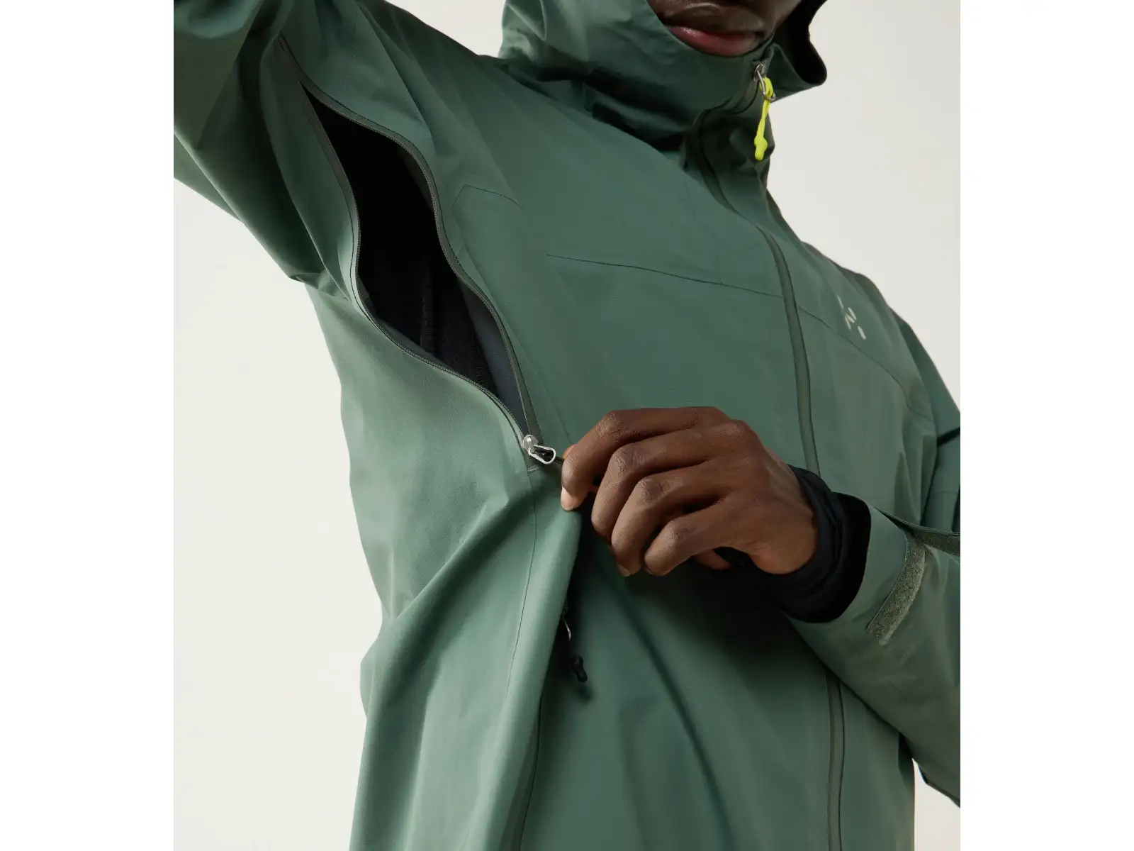 Haglöfs L.I.M AIRAK GTX pánska bunda Chlorophyll Green