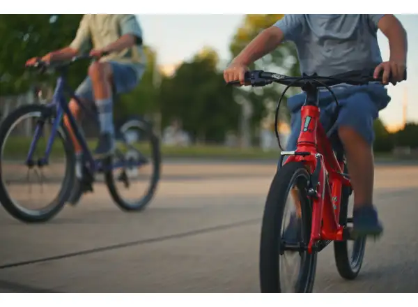 Fíha 16 Rockeeon detský bicykel (červený)
