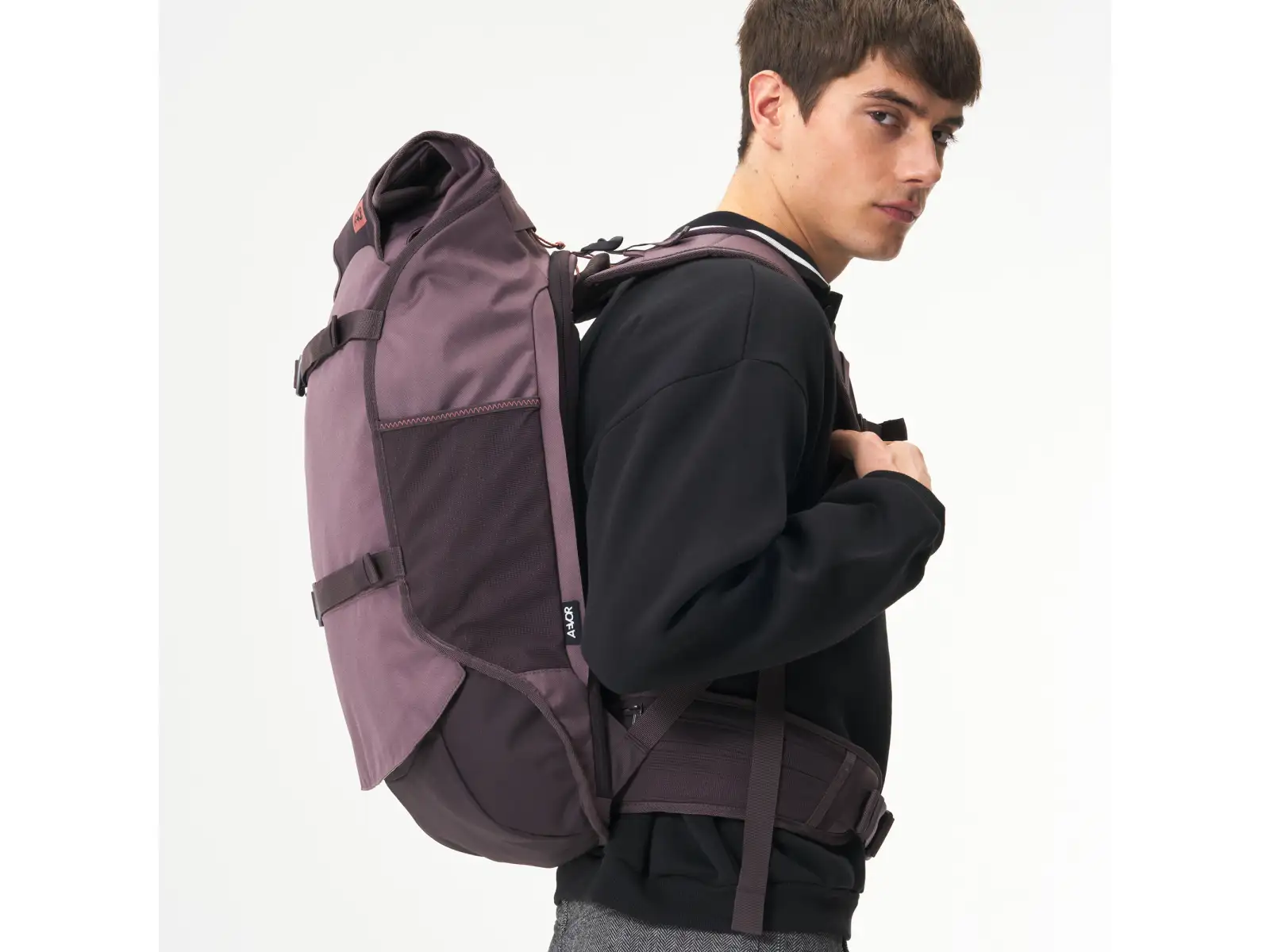 Aevor Travel Pack Proof cestovný batoh 45 l Oxy Purple