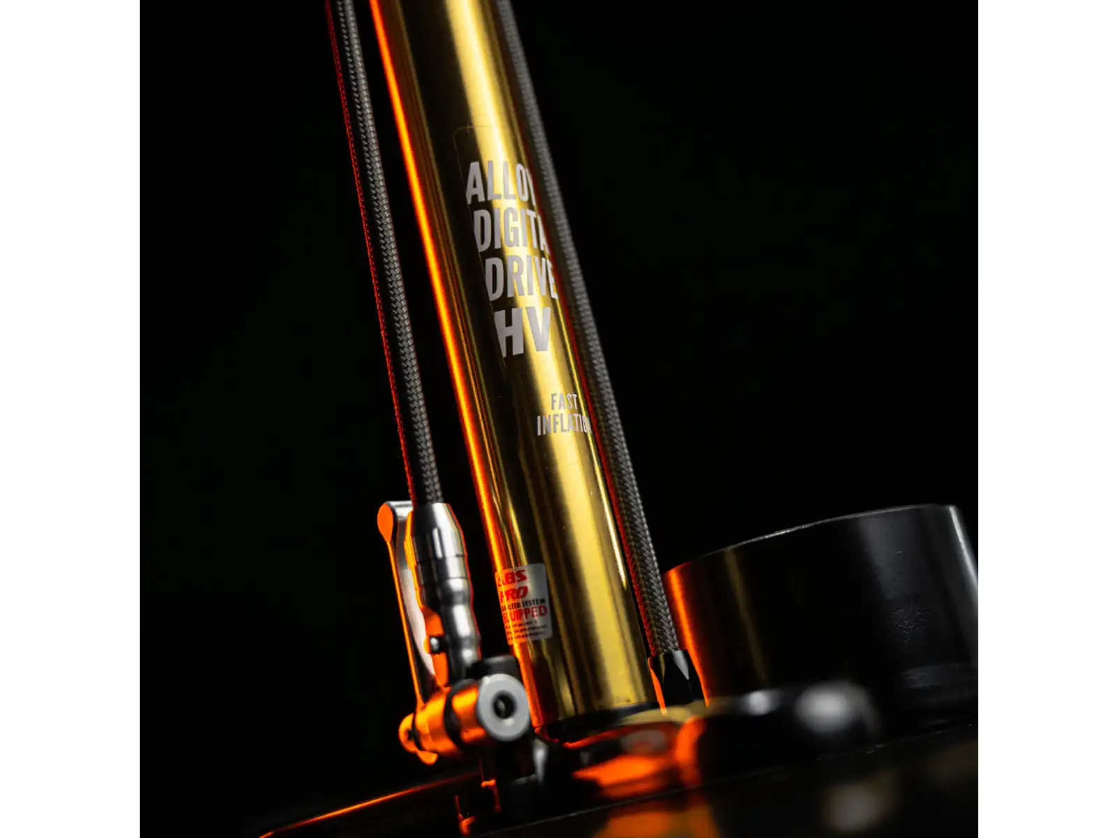 Lezyne 18K Digital Drive dielenská pumpa GOLD/BLACK