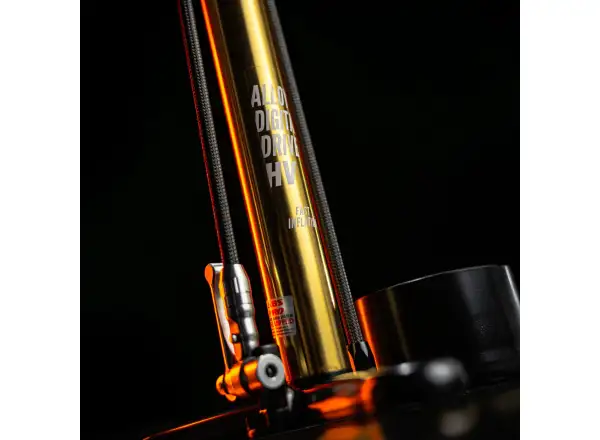Lezyne 18K Digital Drive dielenská pumpa GOLD/BLACK