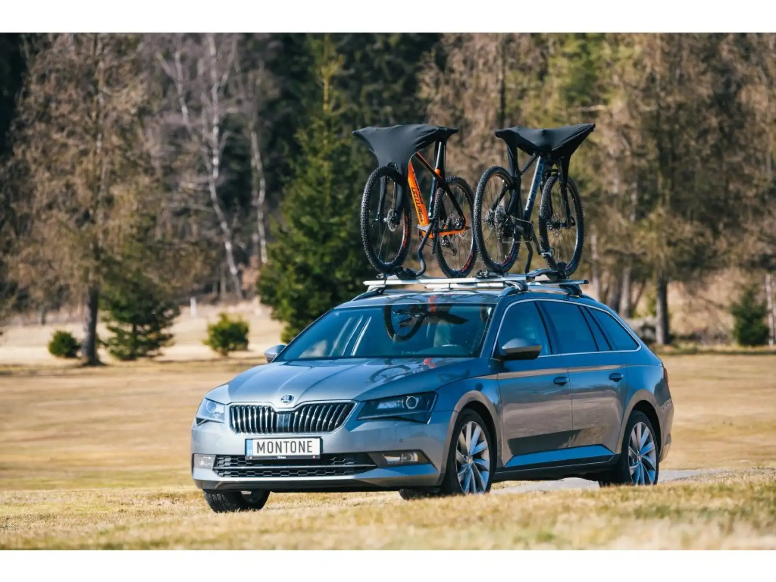 Montone bike mRoof ochrana kolies pre prevoz na strešnom nosiči.