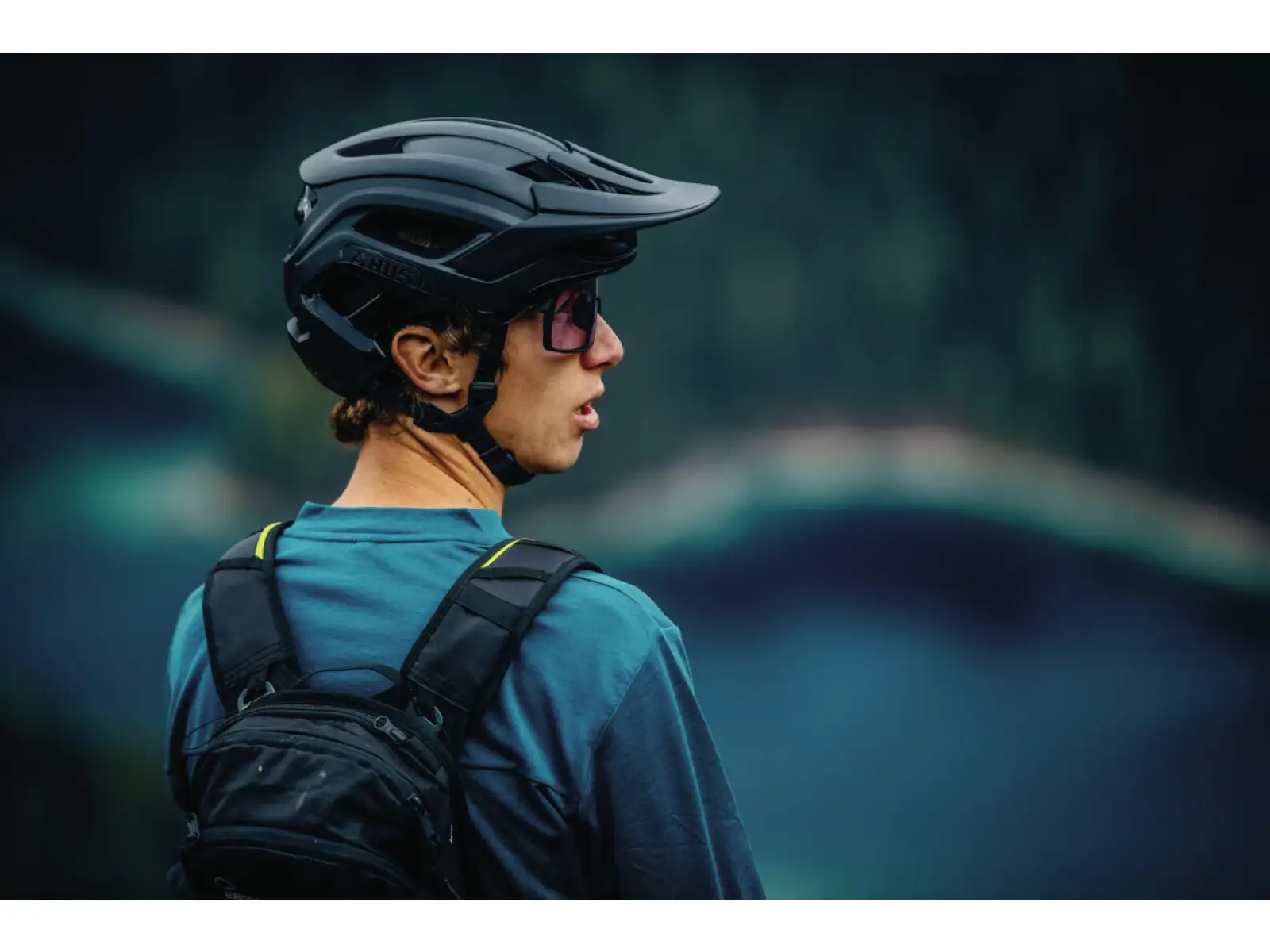 Abus Cliffhanger MTB prilba Midnight Blue
