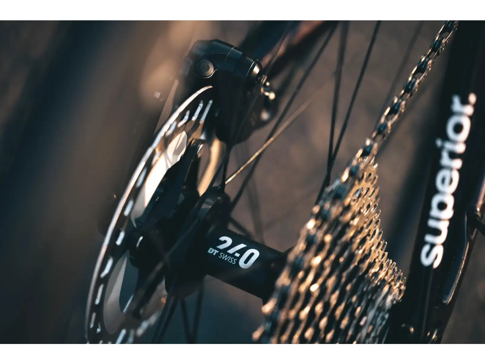 Superior X-Road 9.8 GF lesklý karbón červený