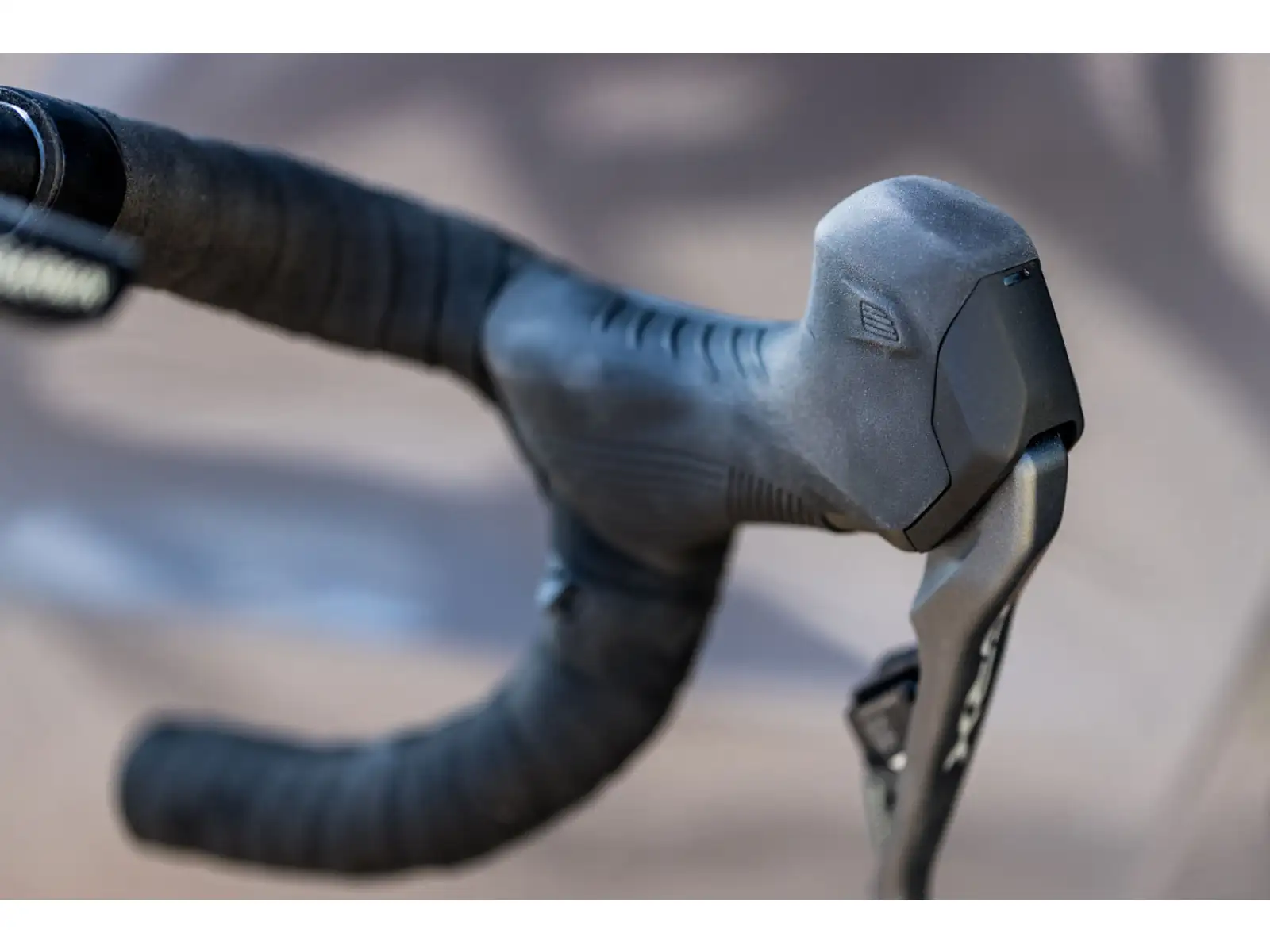 Shimano GRX Di2 ST-RX825 + BR-RX820 2sp ľavá radiaca a predná brzdová páka a strmeň