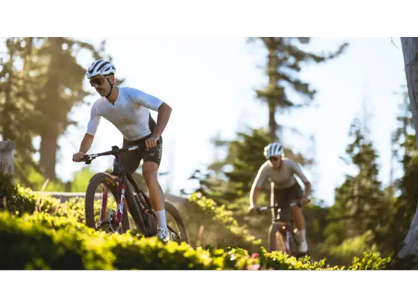 Santa Cruz Blur 5 CC 29 27 GX AXS RACE RSV horský bicykel Gloss Tart Cherry