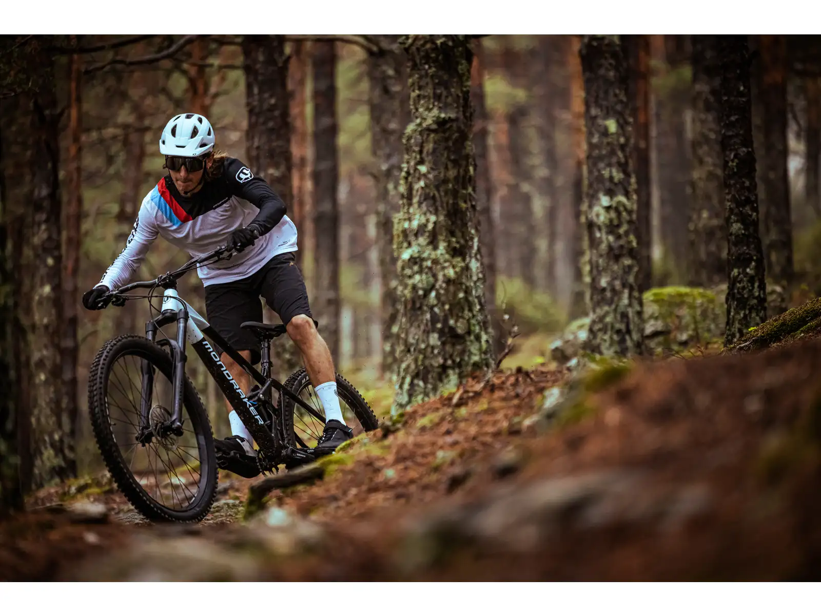 Mondraker Raze celoodpružený bicykel black/dirty white