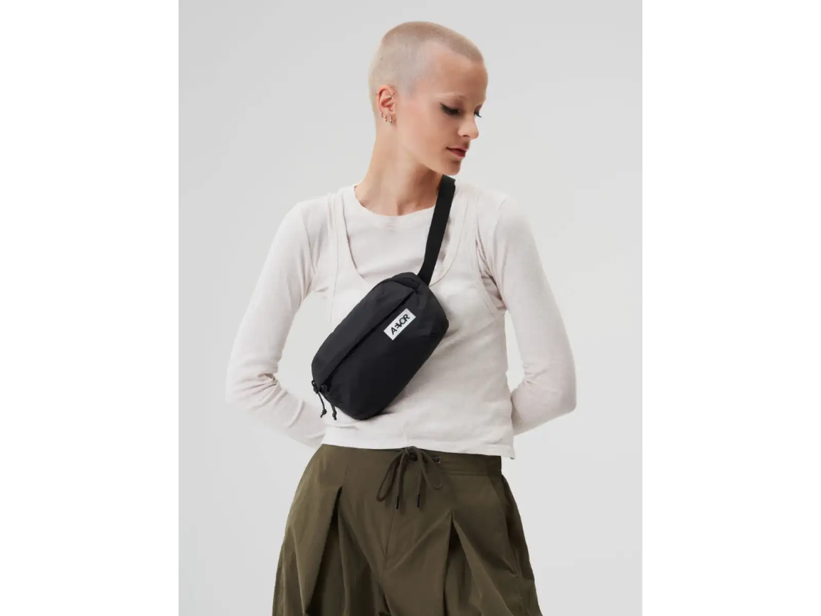 Aevor Hip Bag Ease taštička cez rameno/ľadvinka Black