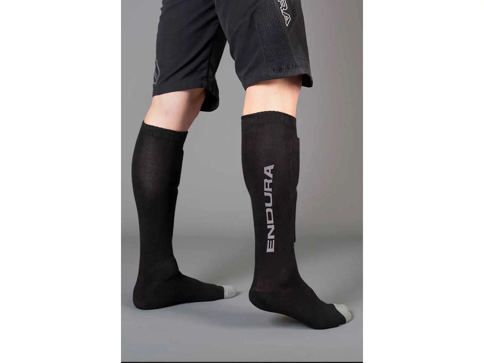 Ponožky Endura SingleTrack Shin Guard (čierna)