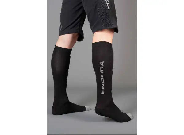 Ponožky Endura SingleTrack Shin Guard (čierna)