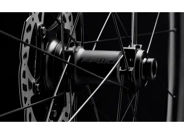 FFWD Outride Alloy cestné vypletené kolesá