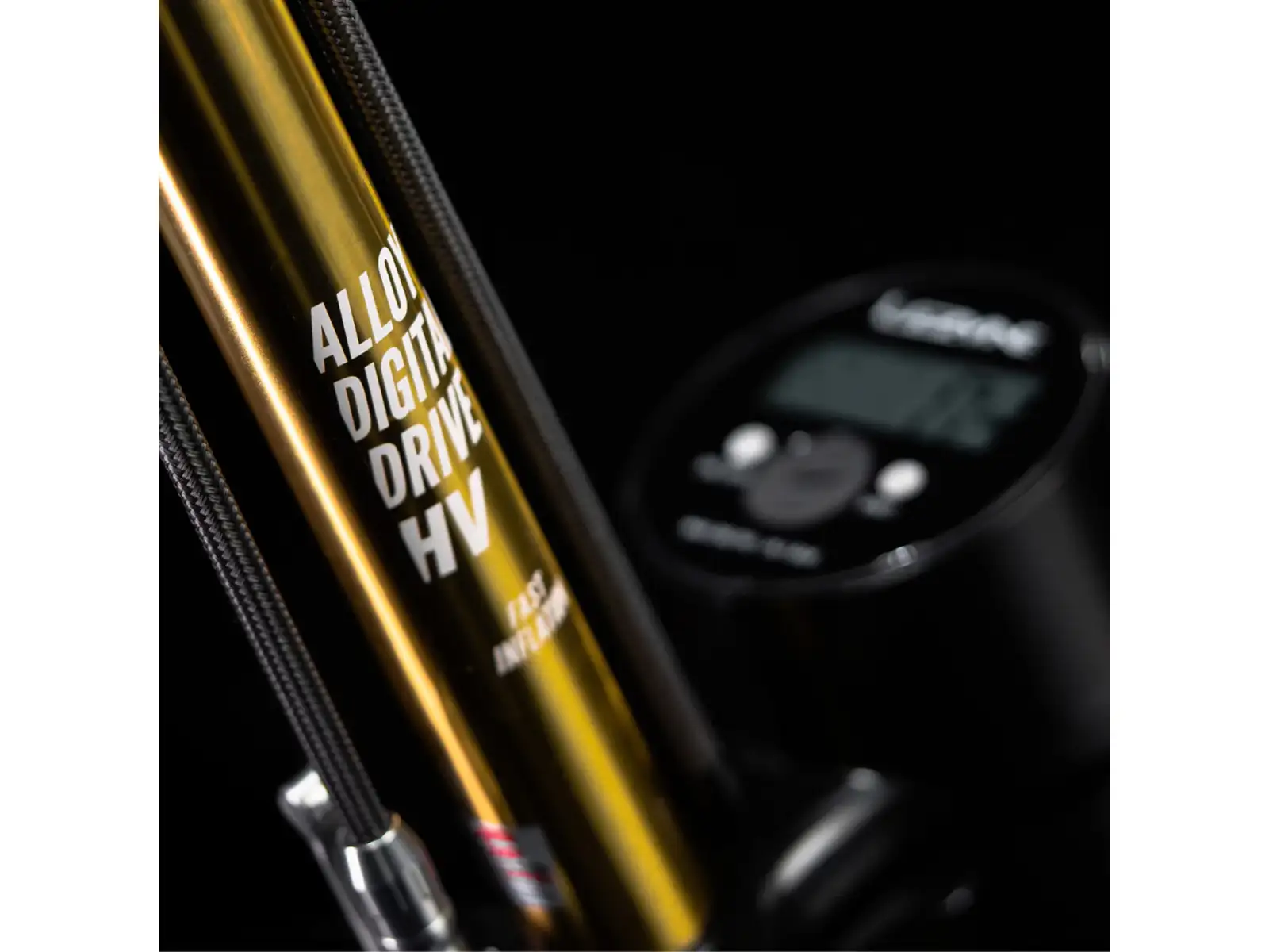 Lezyne 18K Digital Drive dielenská pumpa GOLD/BLACK