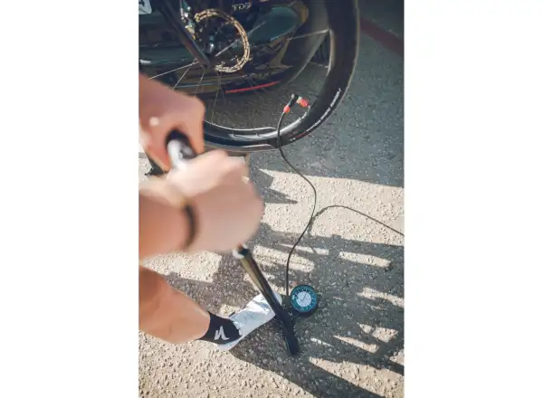 Lezyne Steel Floor Drive dielenská pumpa Mettalic silver