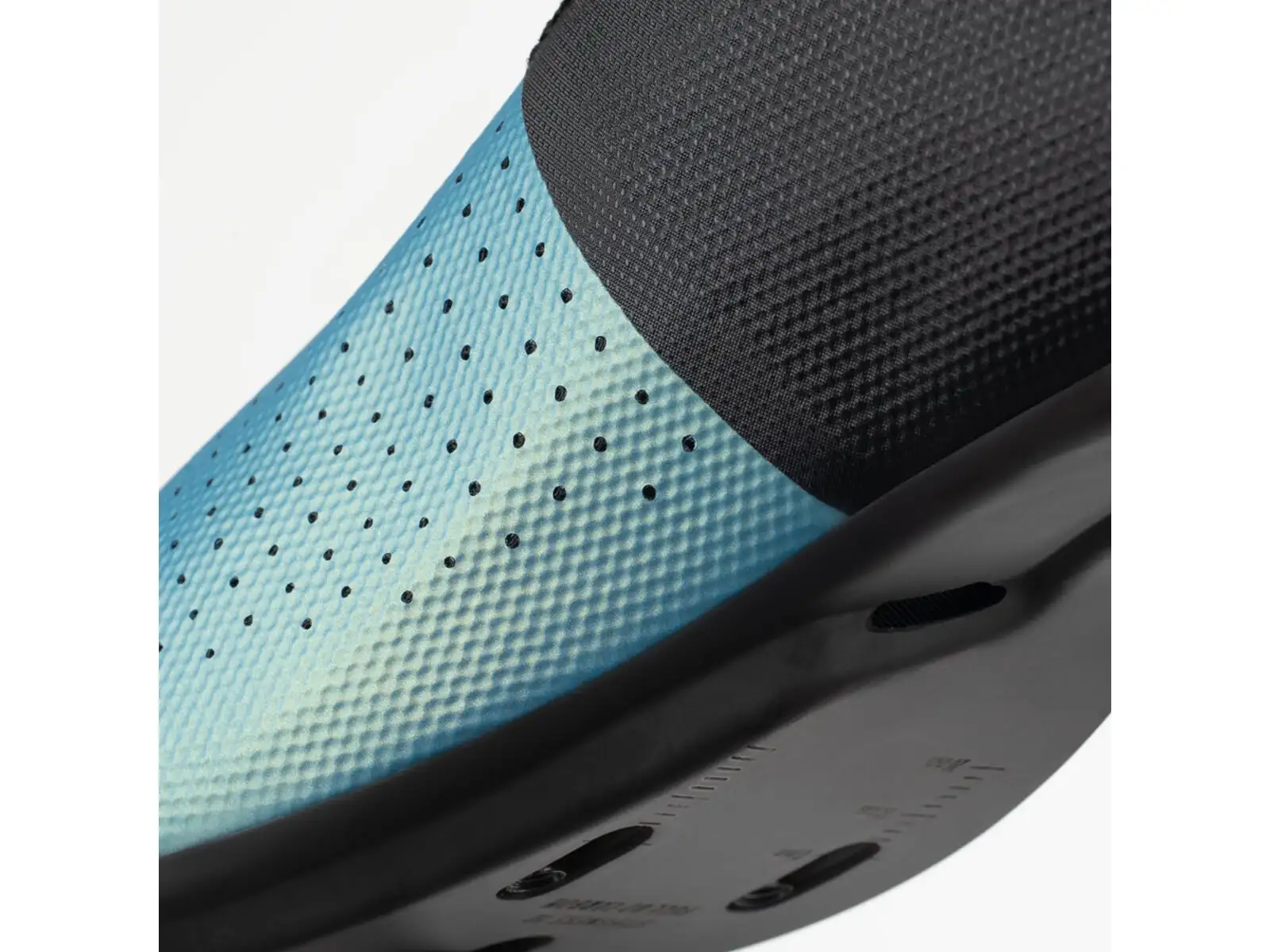 Fizik Tempo Decos Carbon Iridiscent cestné pánske tretry Black/Light Blue
