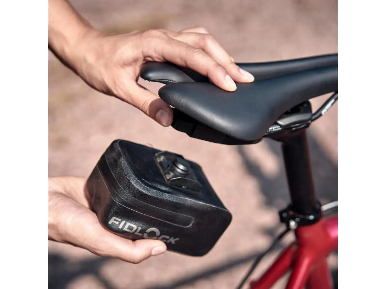 Fidlock Saddle Bag podsadová brašňa 600 ml