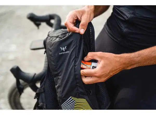 Apidura Racing Hydration cyklistická vesta 2 l čierna
