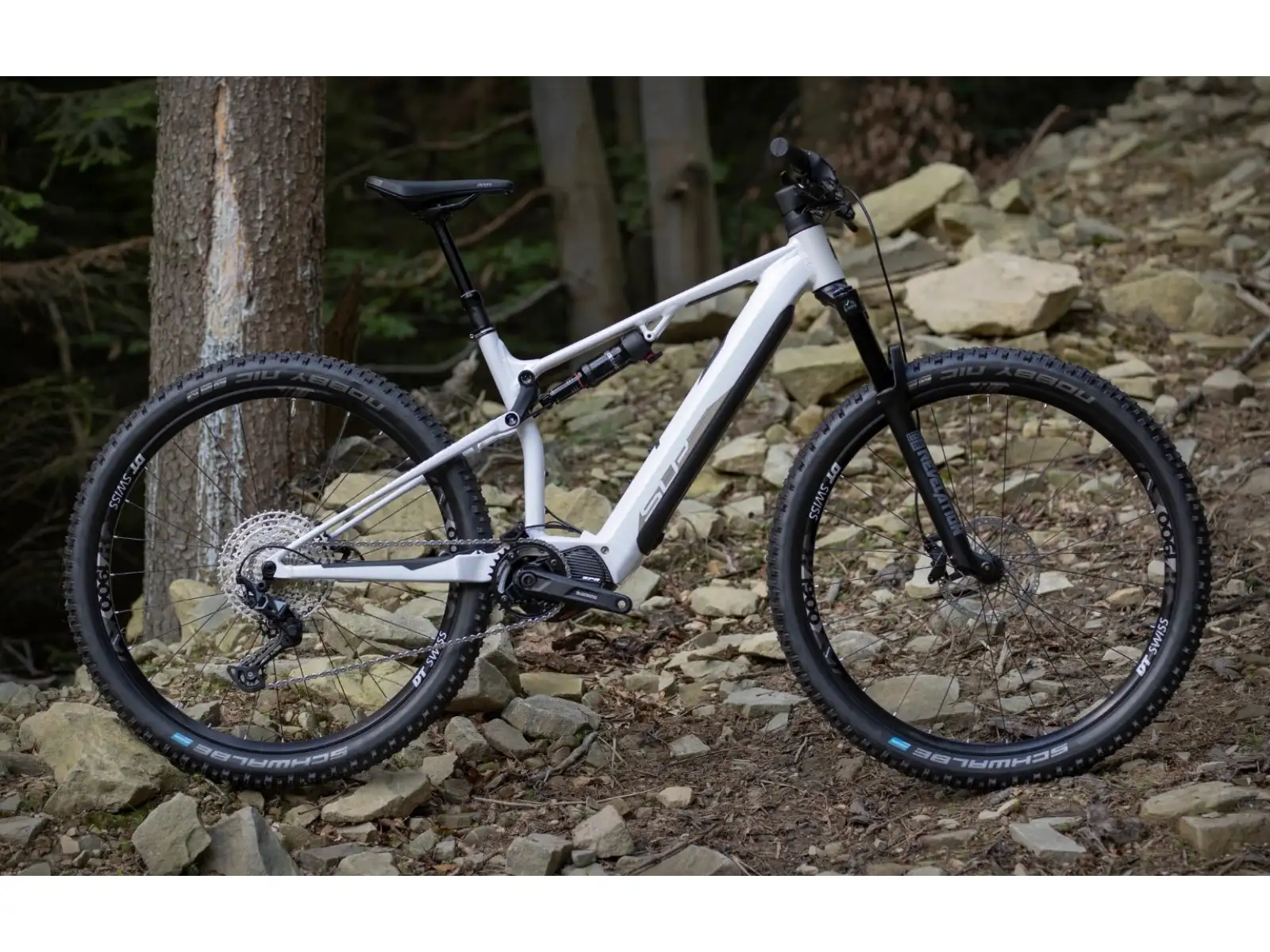 Superior eXF 9039 celoodpružený elektrobicykel Gloss White/Chrome Silver