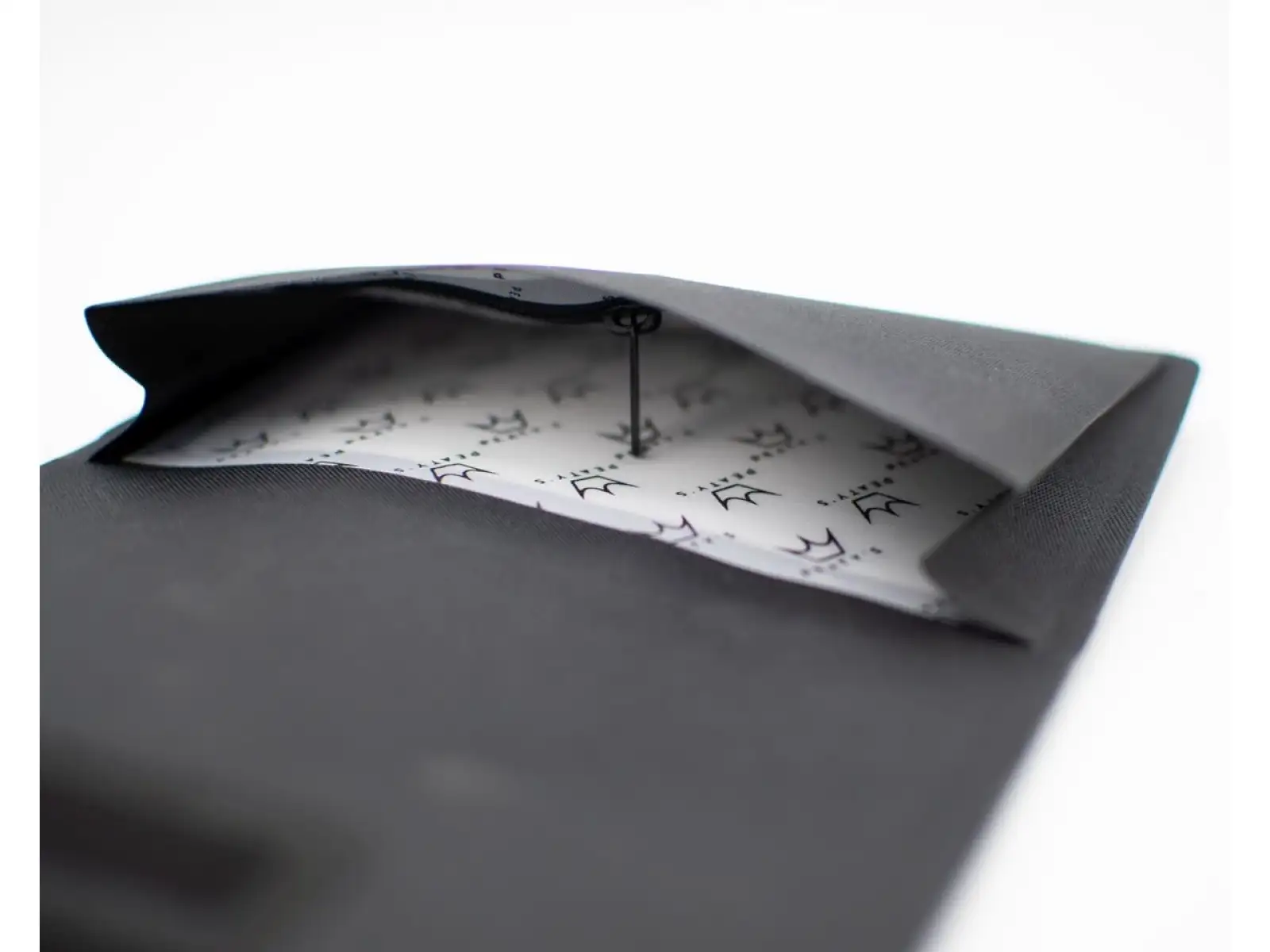 Peatys Holdfast trail tool wrap páska na rám slate grey