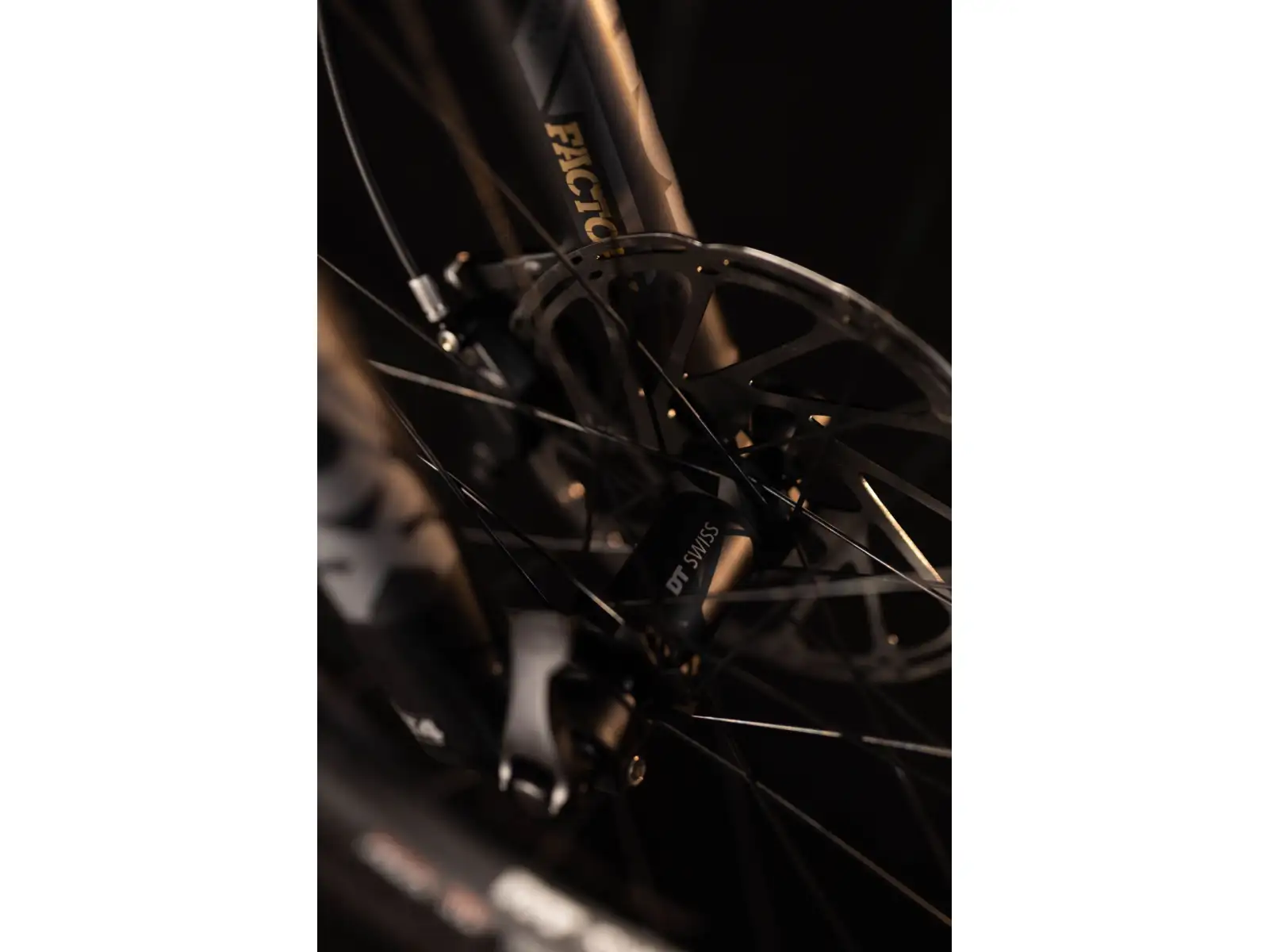 Crussis Legend 68 celoodpružený elektrobicykel