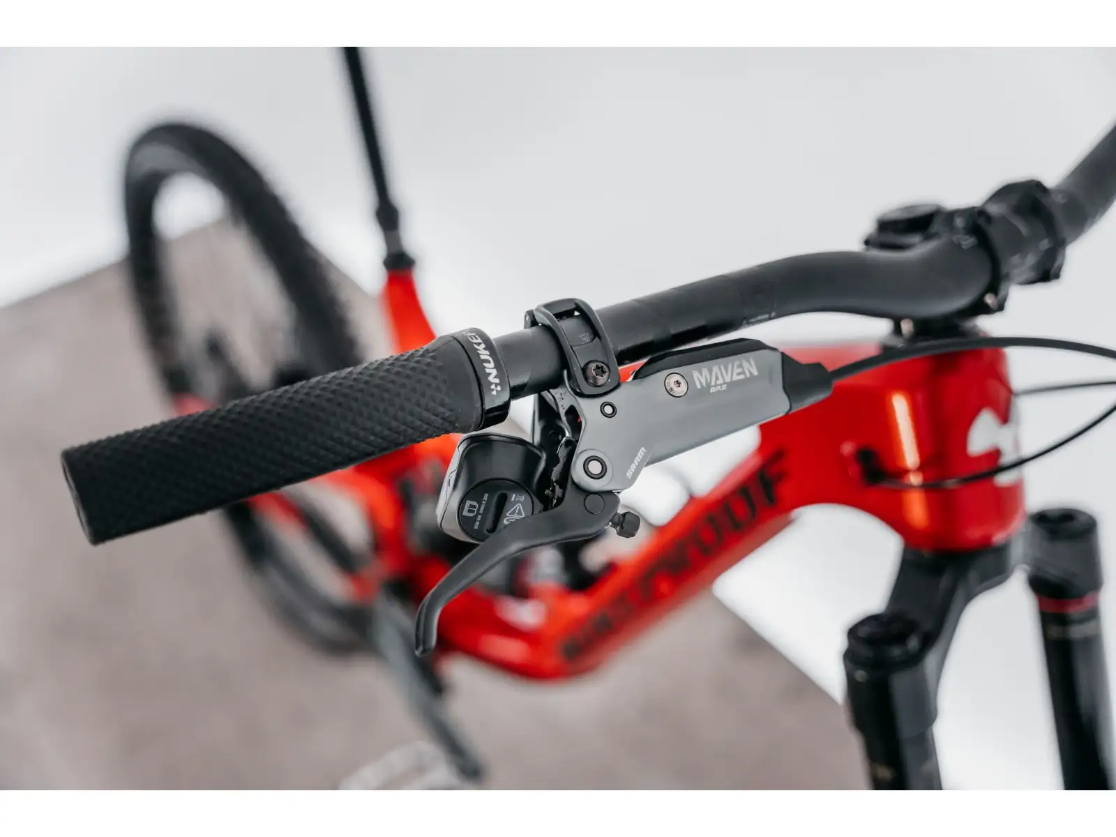 Nukeproof Giga Carbon Pro 290 T-GX celoodpružený bicykel Red