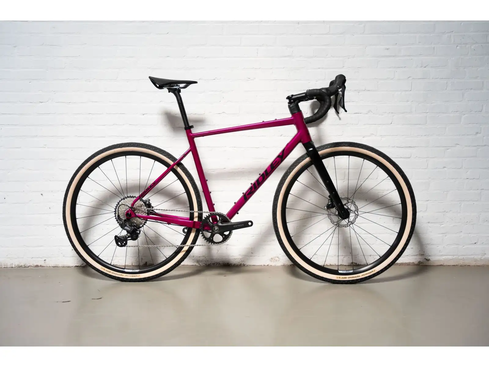 Ridley Kanzo Adventure Alu GRX600 gravel bicykel Jazzberry Jam Metallic/Black