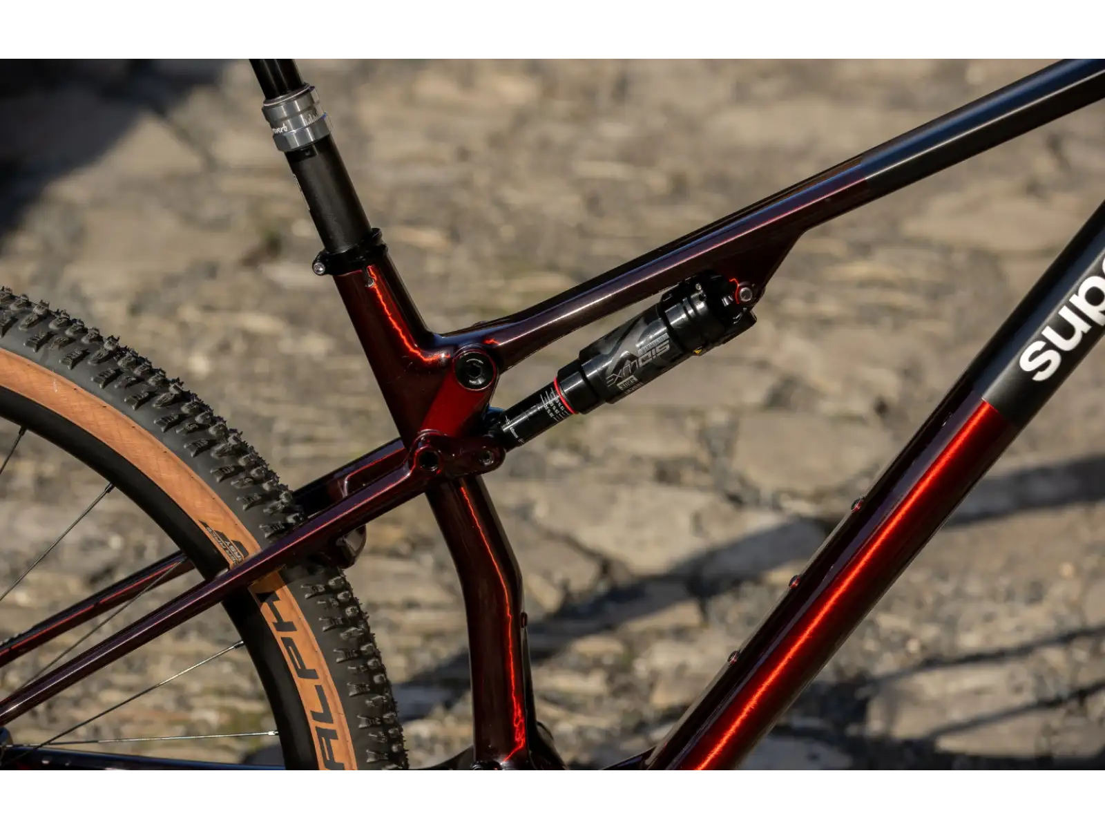 Superior XF 9.9 Team horský bicykel Gloss Red Carbon / Black