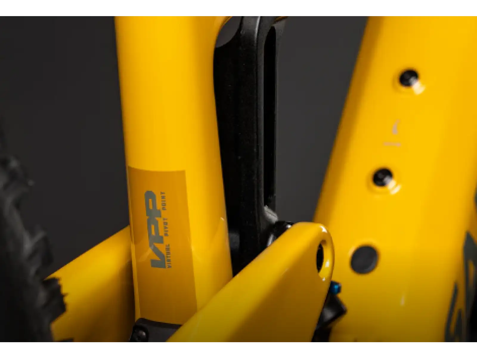 Santa Cruz Heckler SL 1 C 70 celoodpružený elektrobicykel Gloss Mustard Yellow