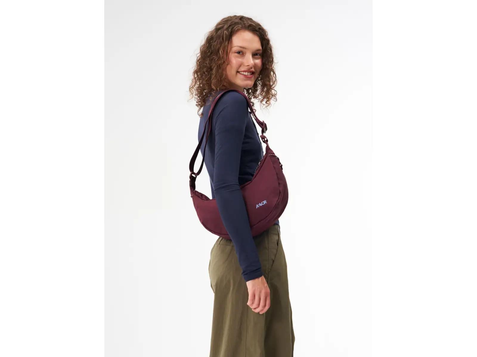 Aevor taška přes rameno/messenger/kabelka AEVOR Sling Bag Small BURGUNDY