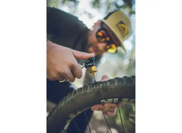 Lezyne Tubeless CO2 Blaster W/O CO2 Súprava na opravu bezdušových plášťov