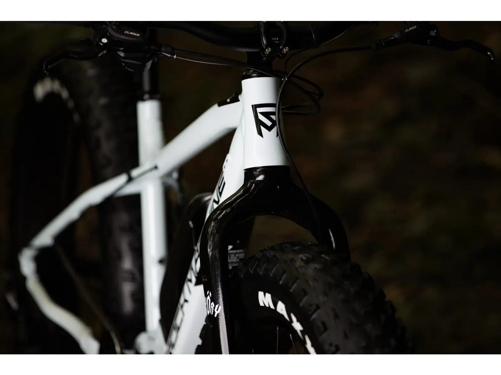 Rock Machine VYÖRY e50 S fatbike elektrobicykel Gloss White/Black VZORKA