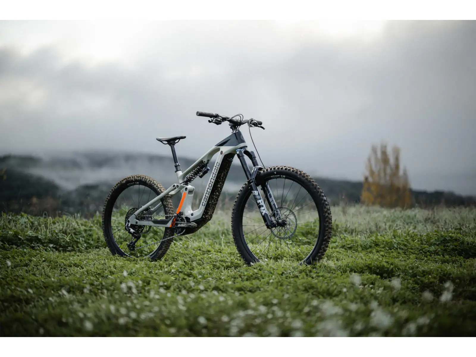 Cannondale Moterra Carbon LT 1 celoodpružený elektrobicykel Tiger Shark