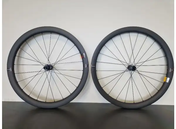 Reserve 40/44 GR 700c DT 350 CL karbónové gravel zapletené kolesá orech Microspline - Z kolesa demontované