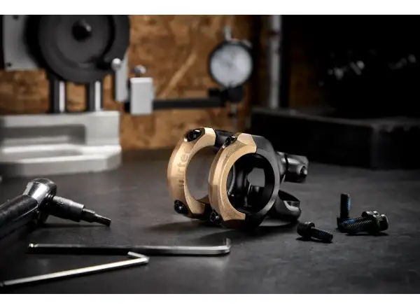 E-13 Plus 35 predstavec 40 mm Black/Bronze