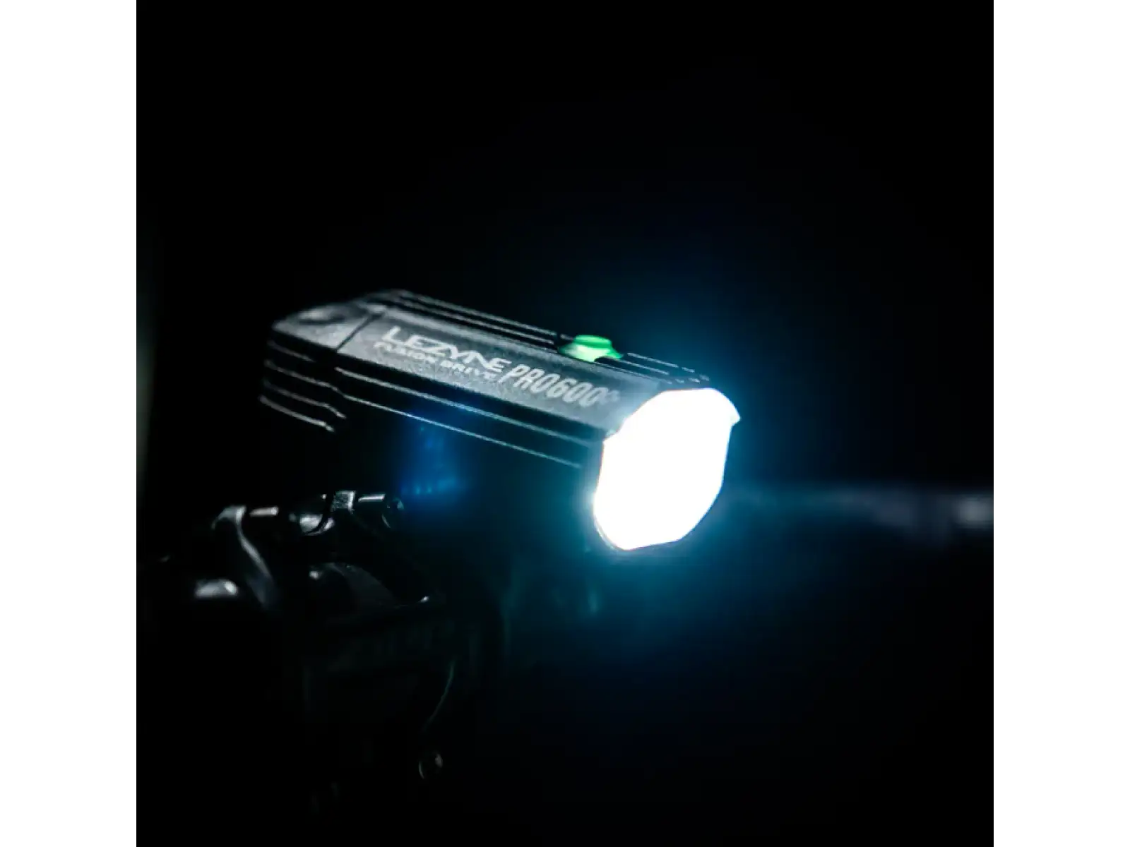 Lezyne Fusion Drive Pro 600+ Front predné svetlo Satin Black