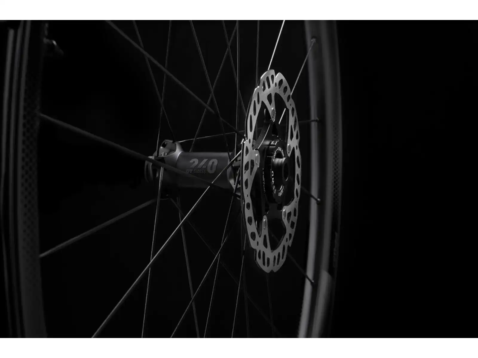 FFWD RYOT33 DT240 2:1 EXP cestné vypletené kolesá plášťové MattBlack Sram XDR orech