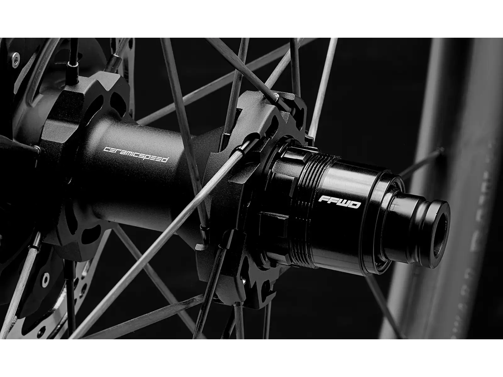 FFWD RAW CS 44 cestné výpletové kolesá Matt Black