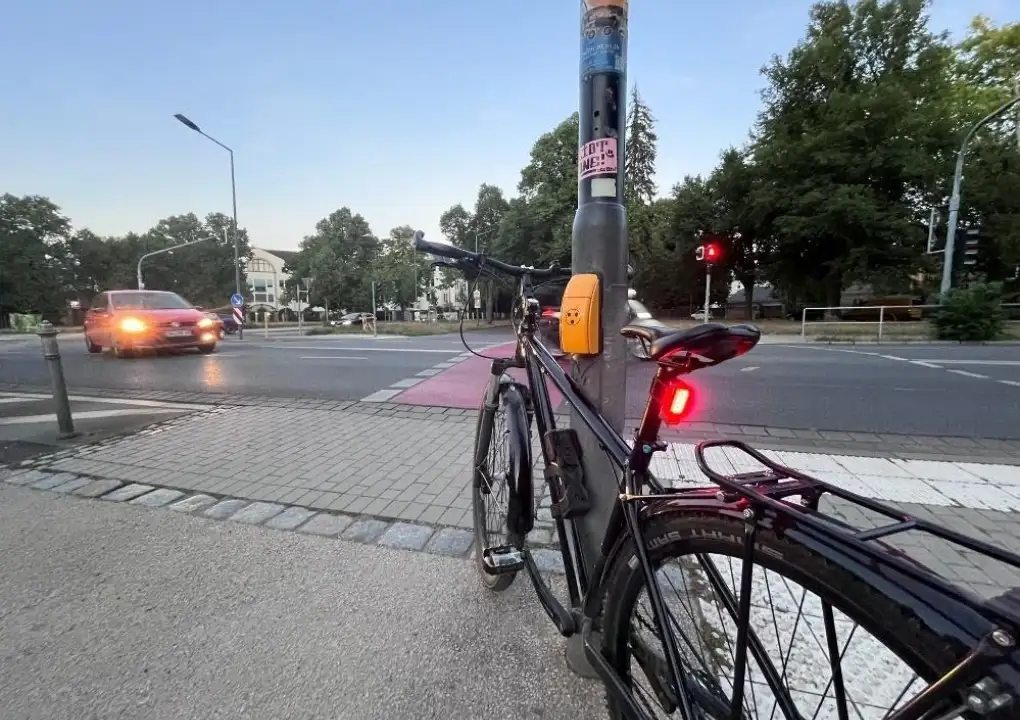 Svetlo na bicykel bez dynama: Používateľská recenzia zadného akumulátorového svetla Lezyne Strip+ StVZO